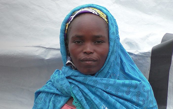 Woman wearing a turquoise head scarf