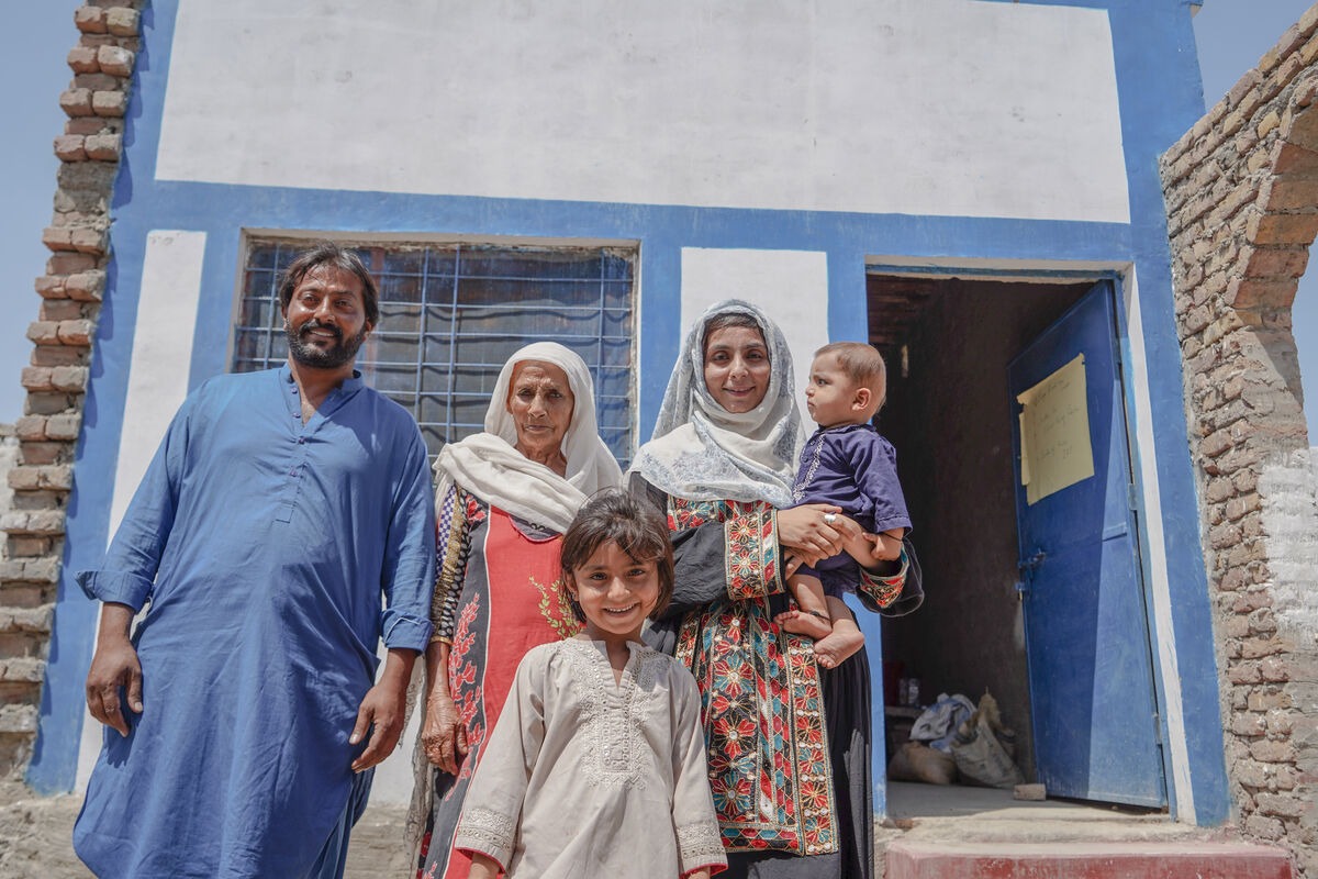 Two women, a man and 2 children outside a home in Pakistan